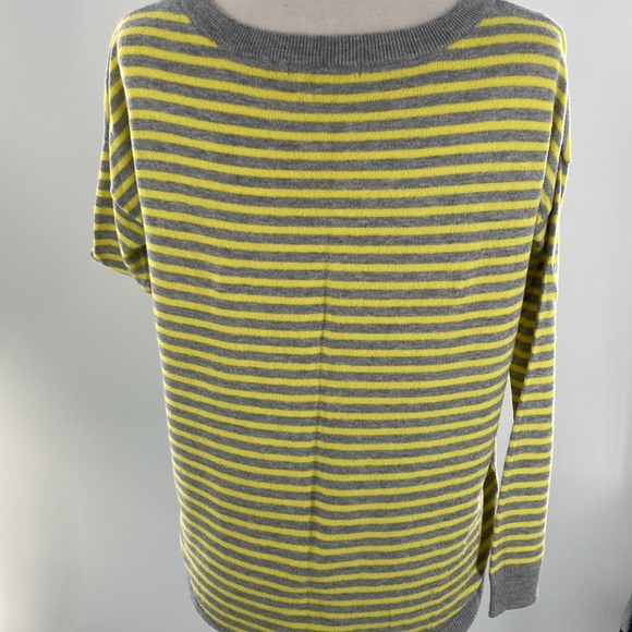 GAP Women’s Yellow Green Lightweight Stripped Hi-Low Sweater Small (Oversized) - Picture 3 of 8